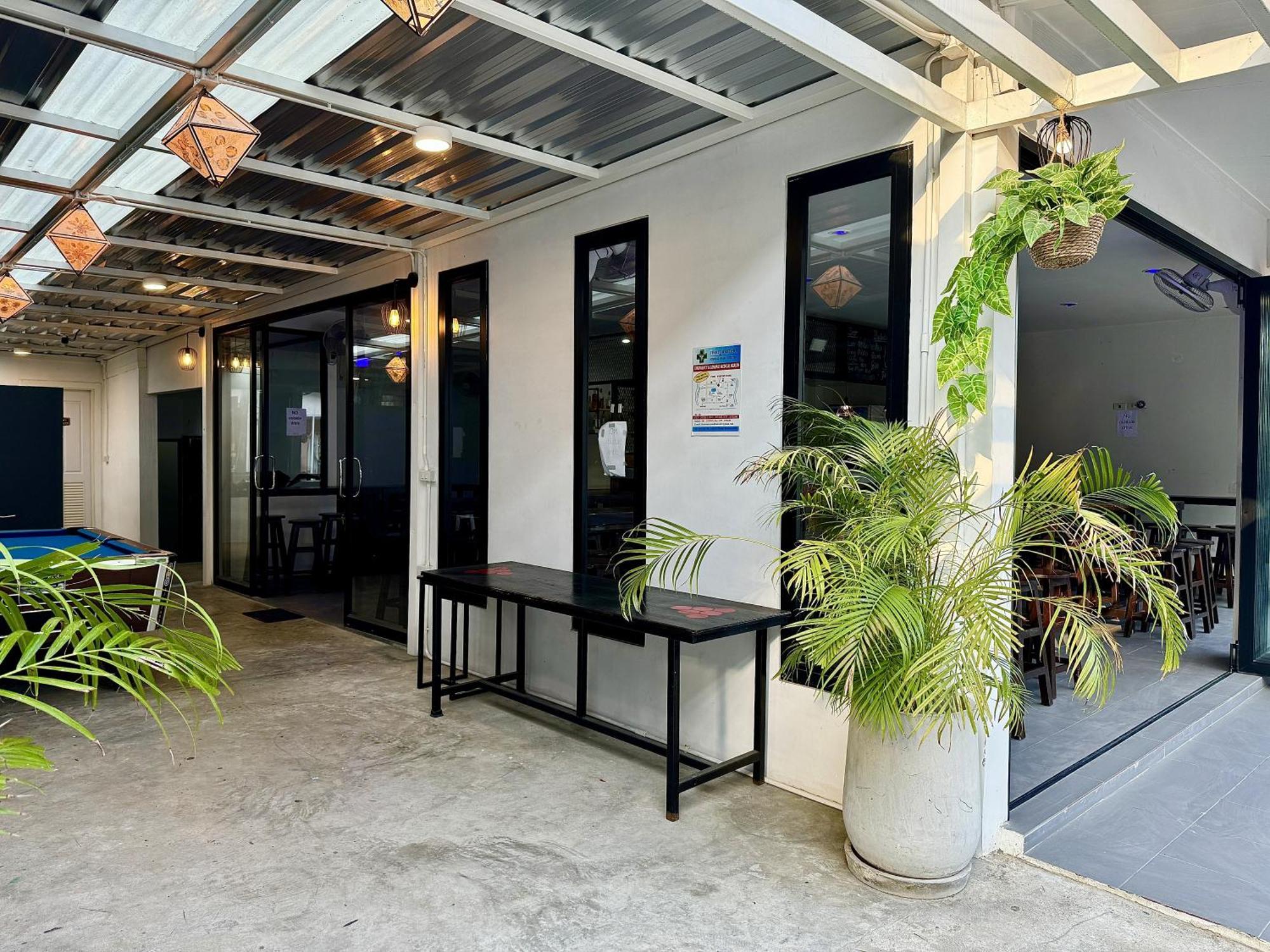 Eclipse Hostel And Bar 핫 린 외부 사진