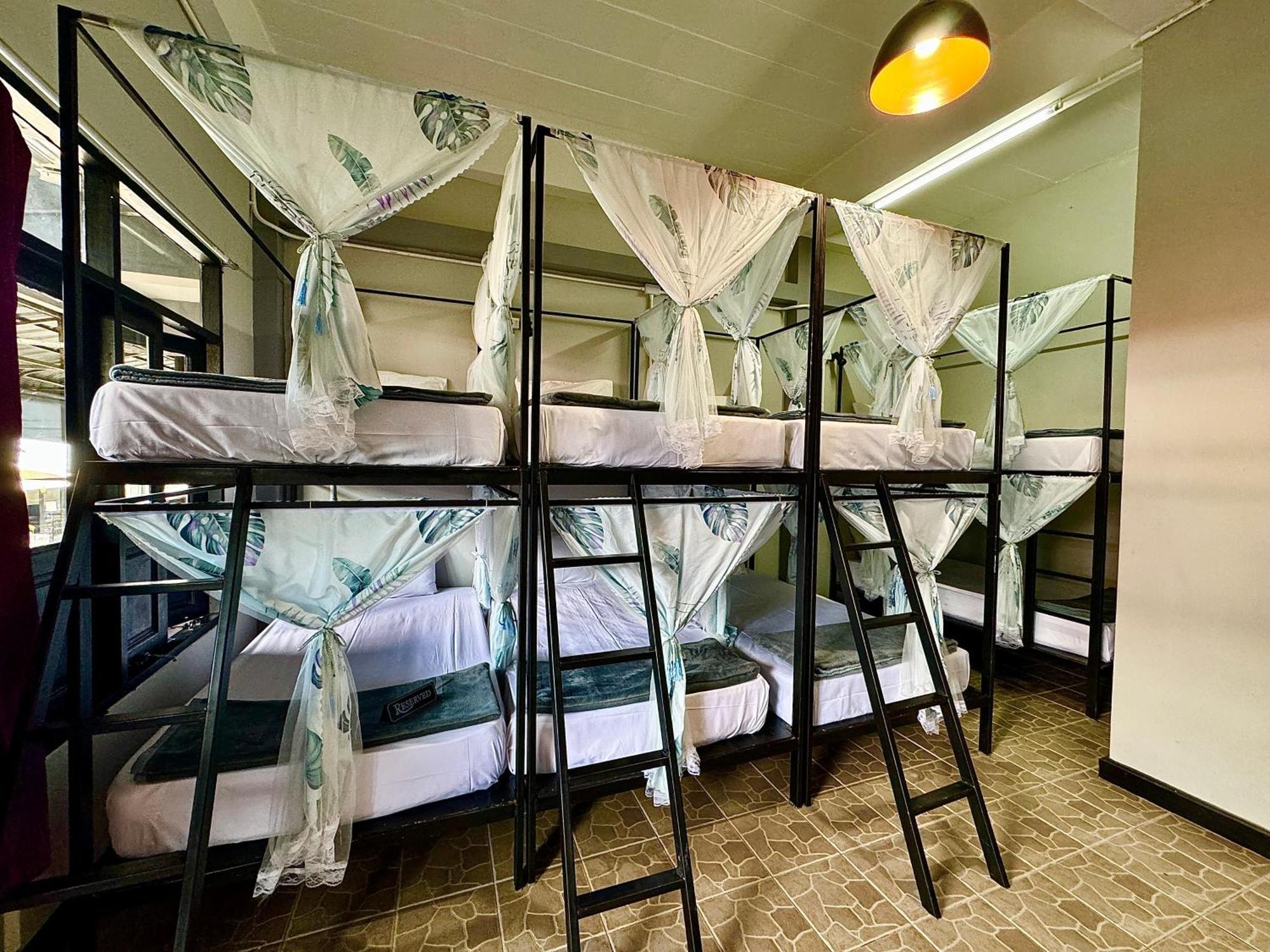 Eclipse Hostel And Bar 핫 린 외부 사진