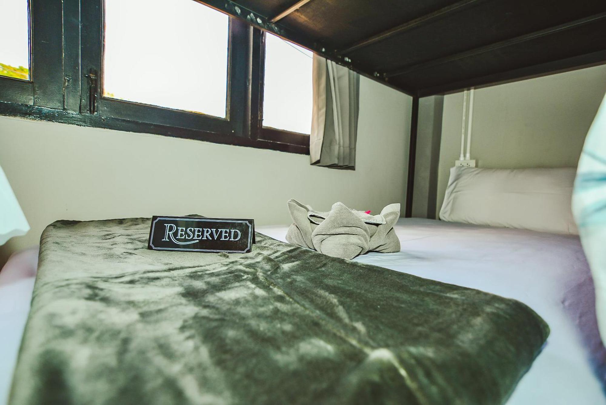 Eclipse Hostel And Bar 핫 린 외부 사진